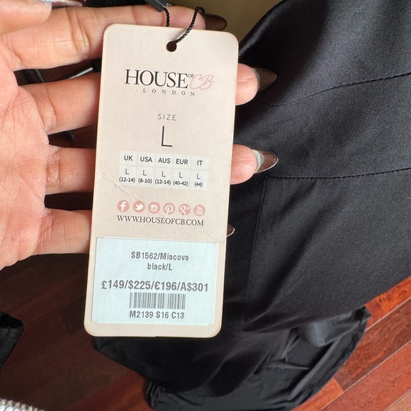 House of CB Black Backless Deep V Maxi Gown size Large - Picture 7 of 8